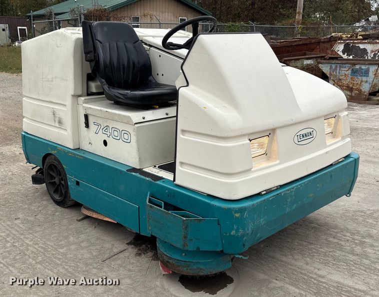image for item DU1402 Tennant 7400 floor scrubber