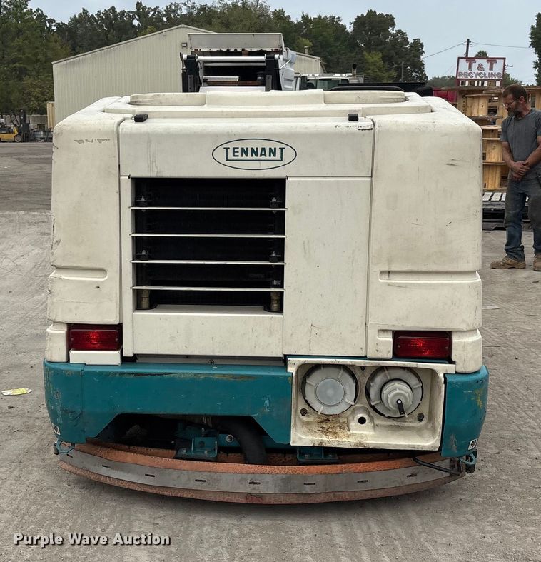 image for item DU1402 Tennant 7400 floor scrubber