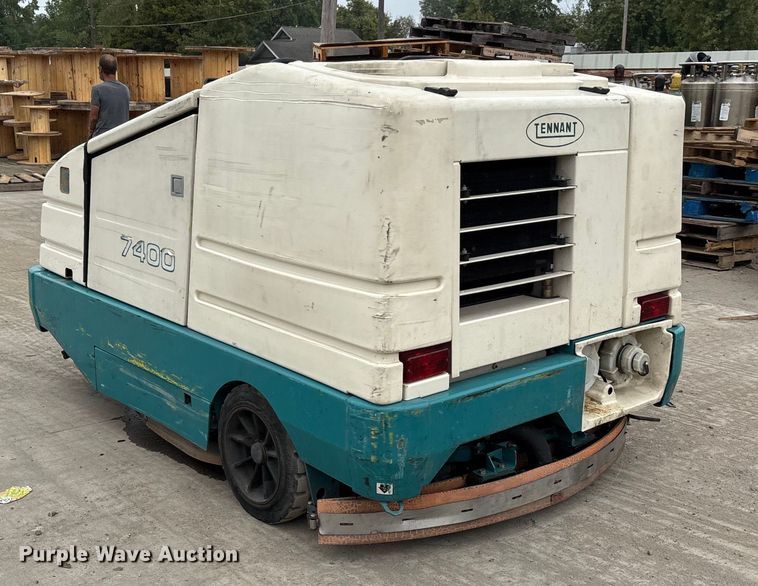 image for item DU1402 Tennant 7400 floor scrubber