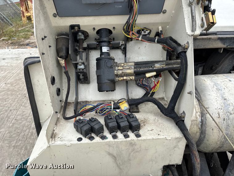 image for item DU1402 Tennant 7400 floor scrubber