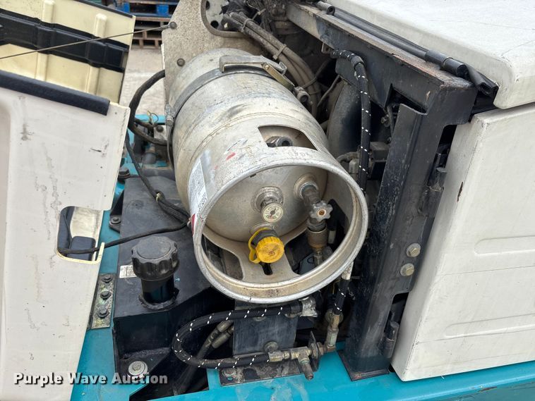 image for item DU1402 Tennant 7400 floor scrubber