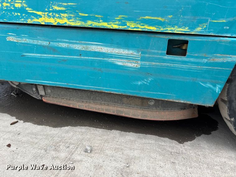 image for item DU1402 Tennant 7400 floor scrubber