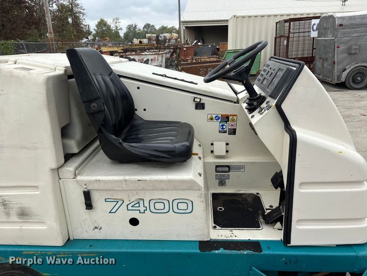 image for item DU1402 Tennant 7400 floor scrubber