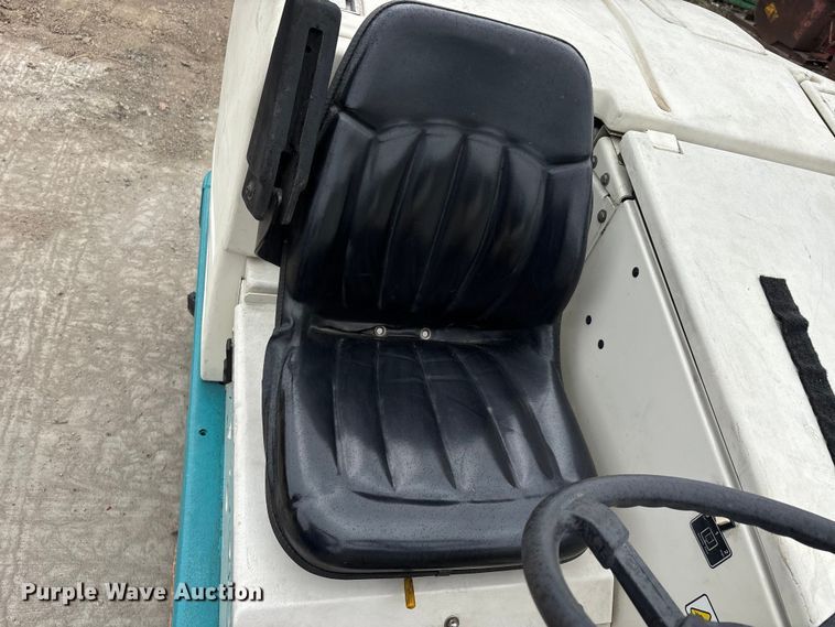 image for item DU1402 Tennant 7400 floor scrubber