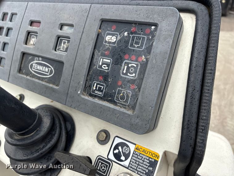 image for item DU1402 Tennant 7400 floor scrubber