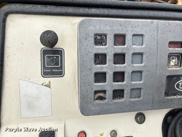 image for item DU1402 Tennant 7400 floor scrubber