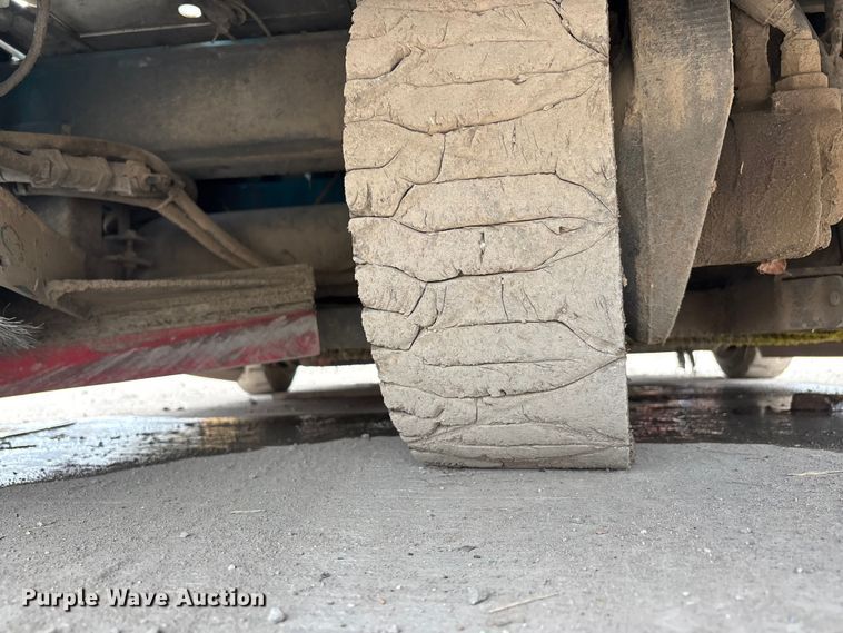 image for item DU1402 Tennant 7400 floor scrubber