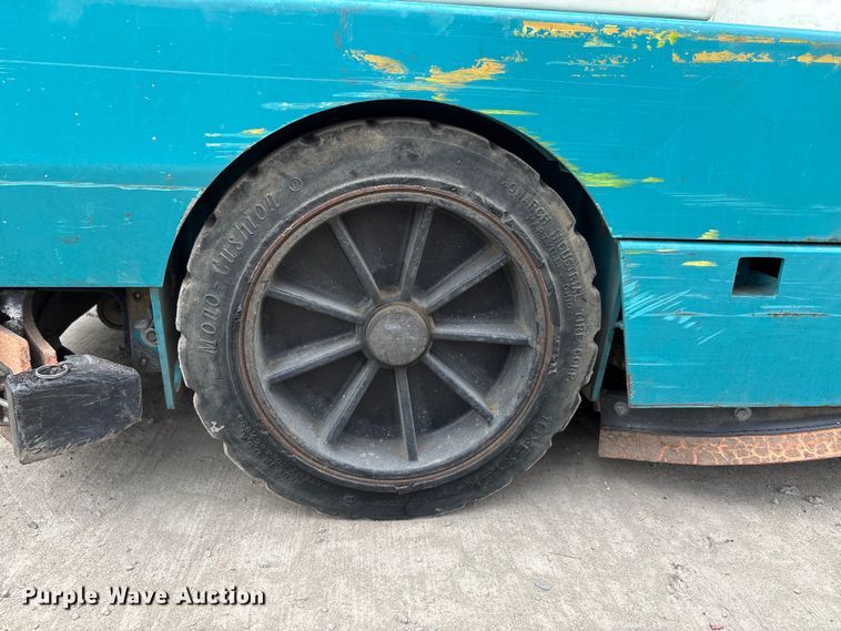 image for item DU1402 Tennant 7400 floor scrubber