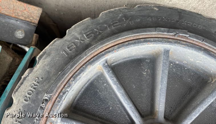 image for item DU1402 Tennant 7400 floor scrubber