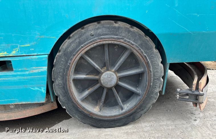 image for item DU1402 Tennant 7400 floor scrubber