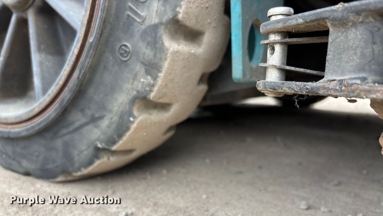 image for item DU1402 Tennant 7400 floor scrubber