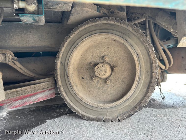 image for item DU1402 Tennant 7400 floor scrubber