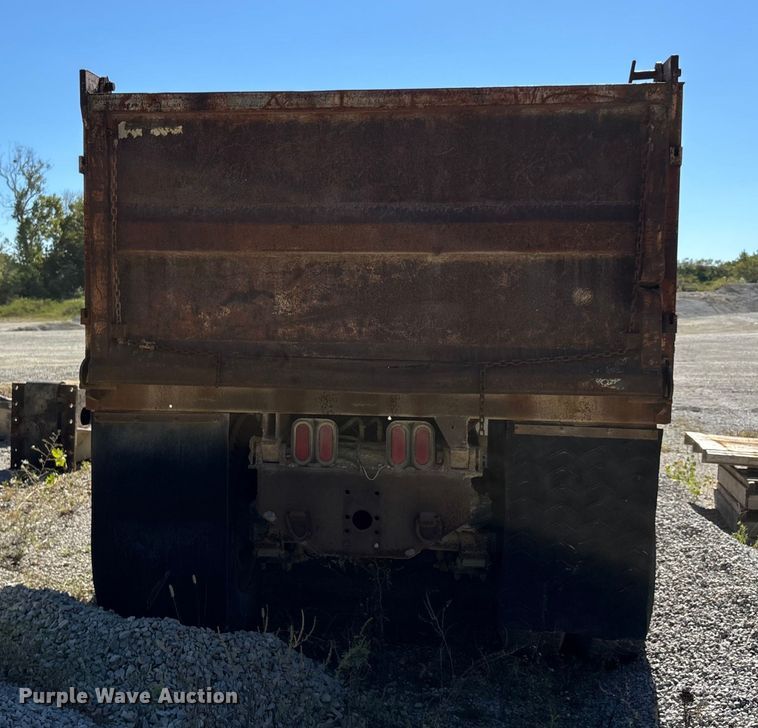 image for item DU1413 1988 Freightliner FLC dump truck