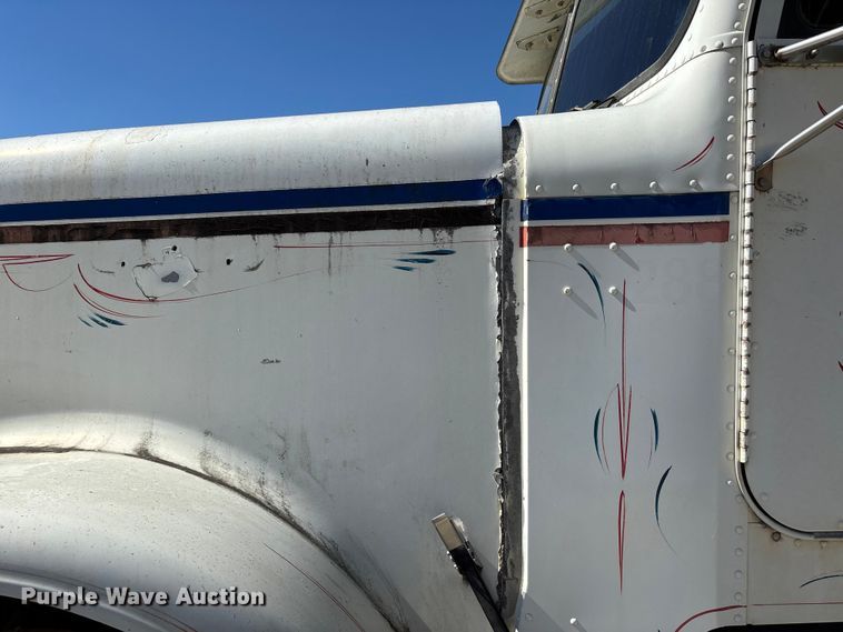 image for item DU1413 1988 Freightliner FLC dump truck