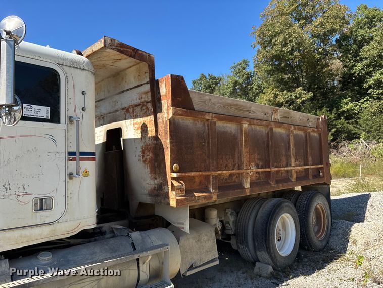 image for item DU1413 1988 Freightliner FLC dump truck