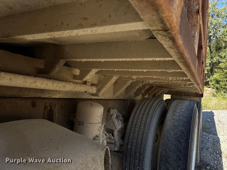 image for item DU1413 1988 Freightliner FLC dump truck