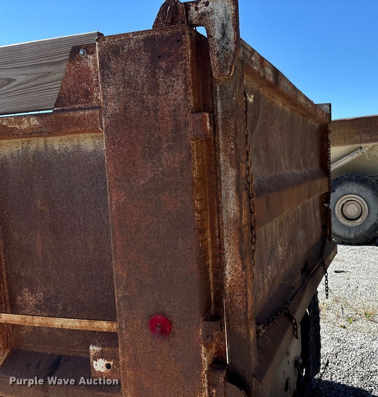 image for item DU1413 1988 Freightliner FLC dump truck