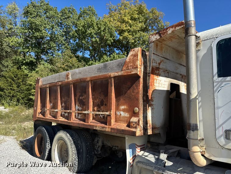 image for item DU1413 1988 Freightliner FLC dump truck