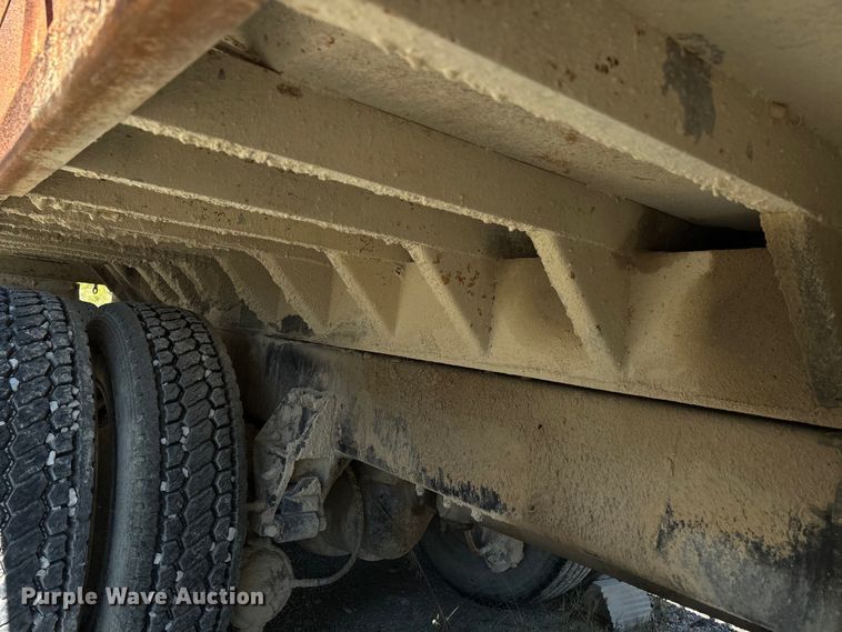 image for item DU1413 1988 Freightliner FLC dump truck