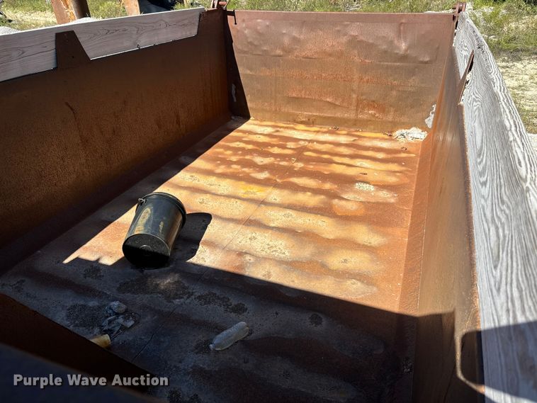 image for item DU1413 1988 Freightliner FLC dump truck