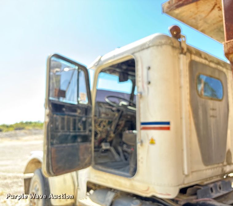 image for item DU1413 1988 Freightliner FLC dump truck