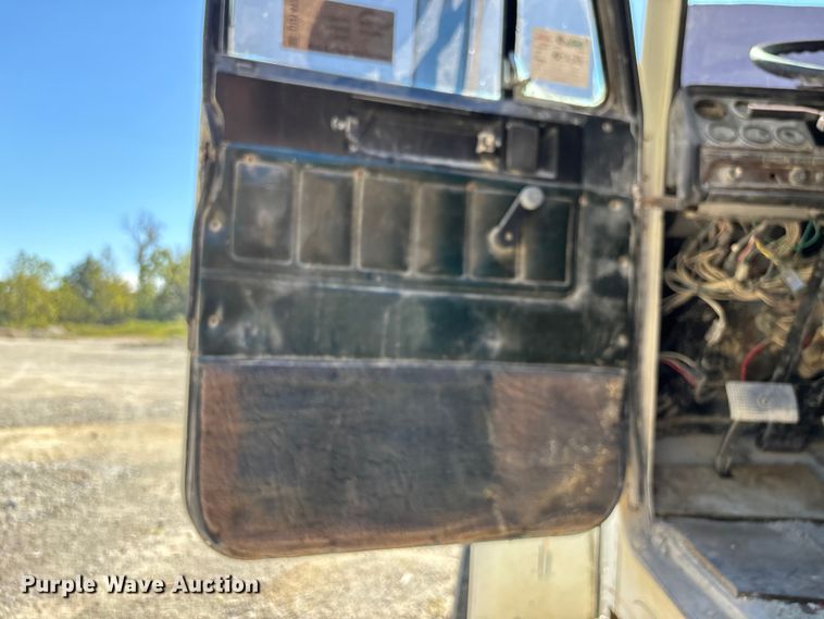 image for item DU1413 1988 Freightliner FLC dump truck