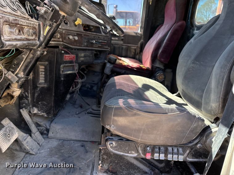 image for item DU1413 1988 Freightliner FLC dump truck