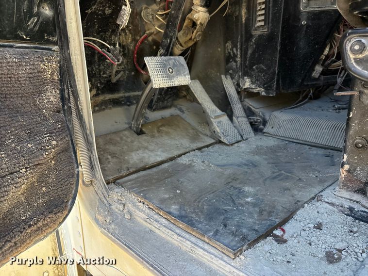 image for item DU1413 1988 Freightliner FLC dump truck