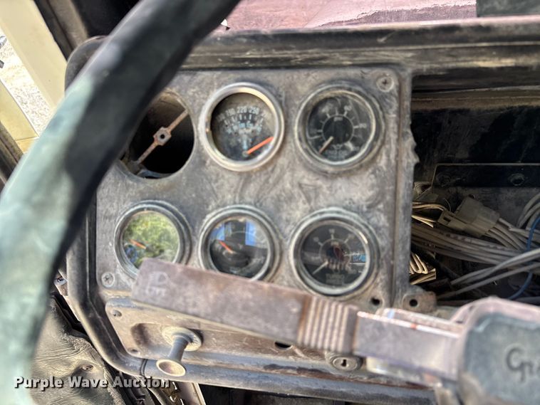 image for item DU1413 1988 Freightliner FLC dump truck