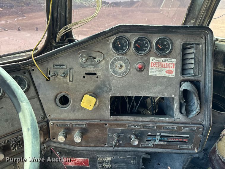 image for item DU1413 1988 Freightliner FLC dump truck