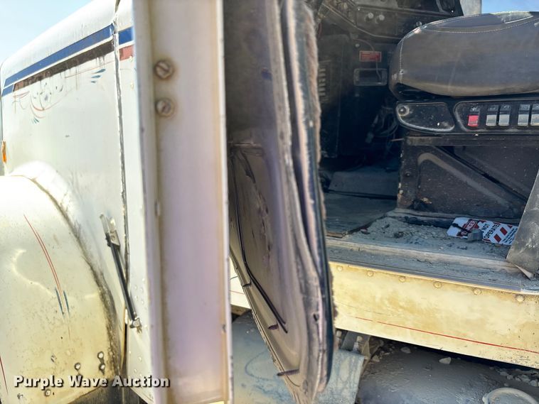 image for item DU1413 1988 Freightliner FLC dump truck