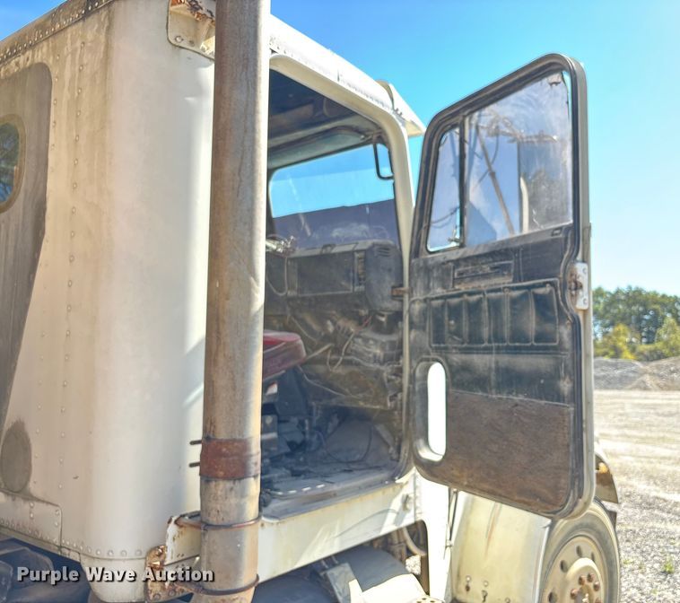 image for item DU1413 1988 Freightliner FLC dump truck