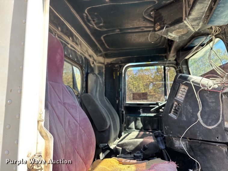 image for item DU1413 1988 Freightliner FLC dump truck