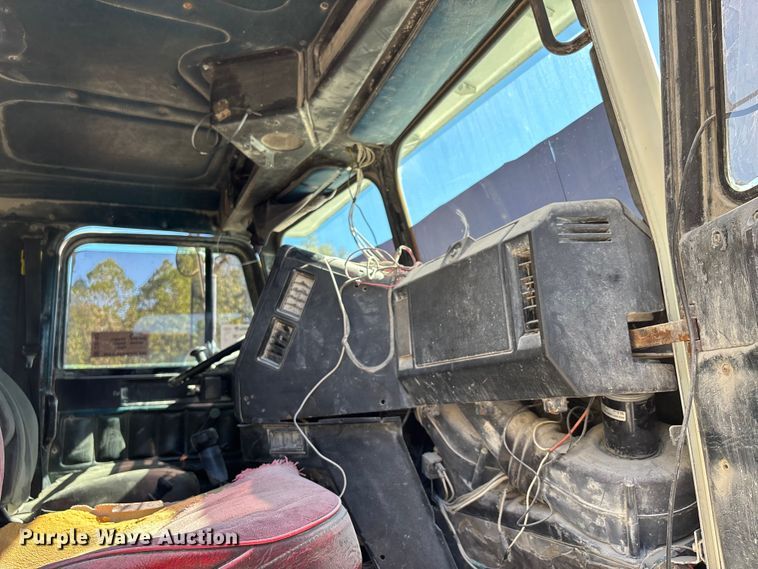 image for item DU1413 1988 Freightliner FLC dump truck