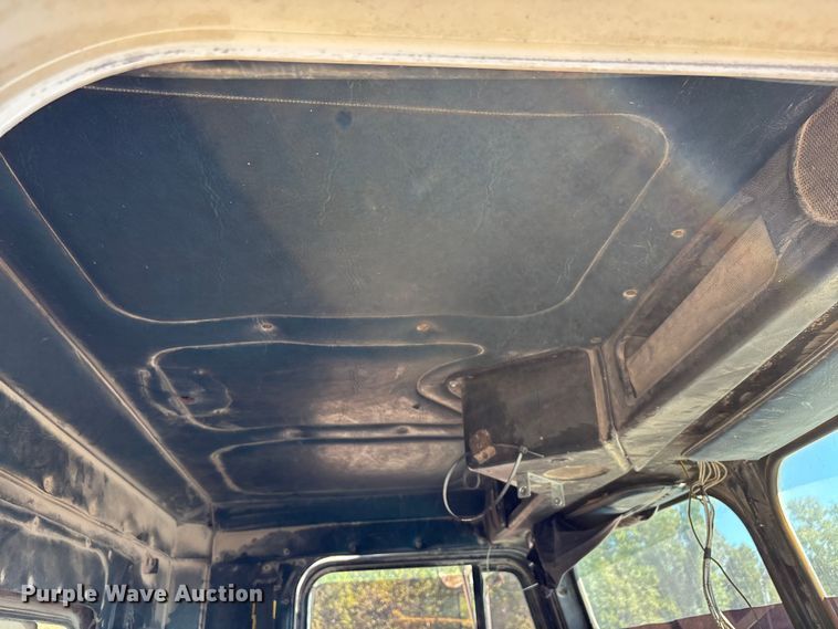 image for item DU1413 1988 Freightliner FLC dump truck