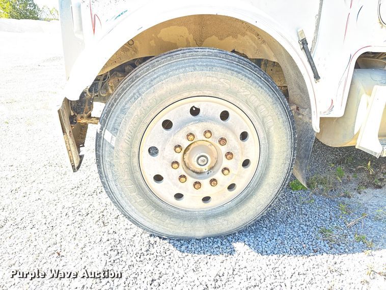 image for item DU1413 1988 Freightliner FLC dump truck