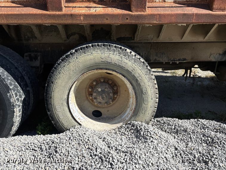 image for item DU1413 1988 Freightliner FLC dump truck