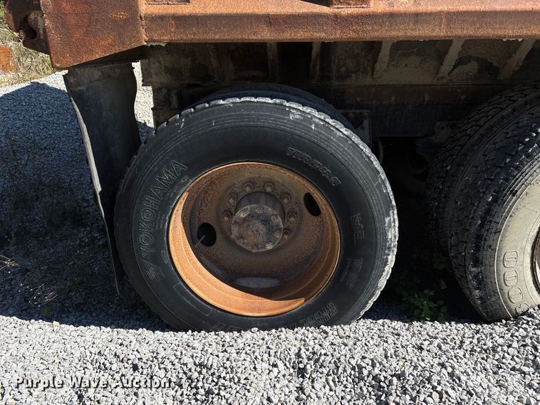 image for item DU1413 1988 Freightliner FLC dump truck