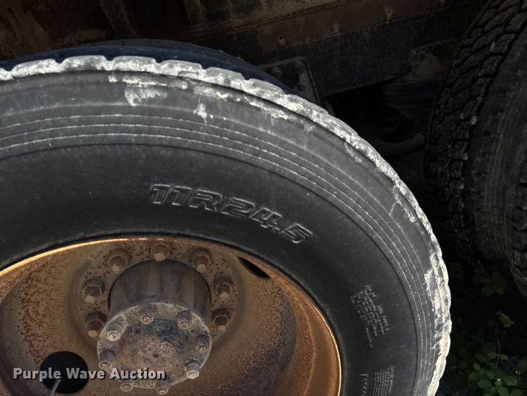 image for item DU1413 1988 Freightliner FLC dump truck