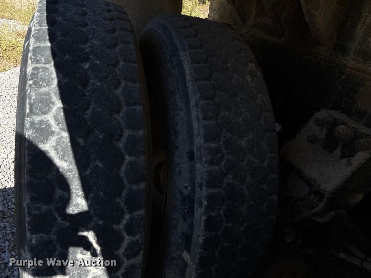 image for item DU1413 1988 Freightliner FLC dump truck