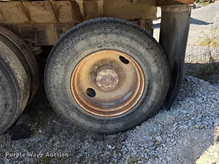 image for item DU1413 1988 Freightliner FLC dump truck