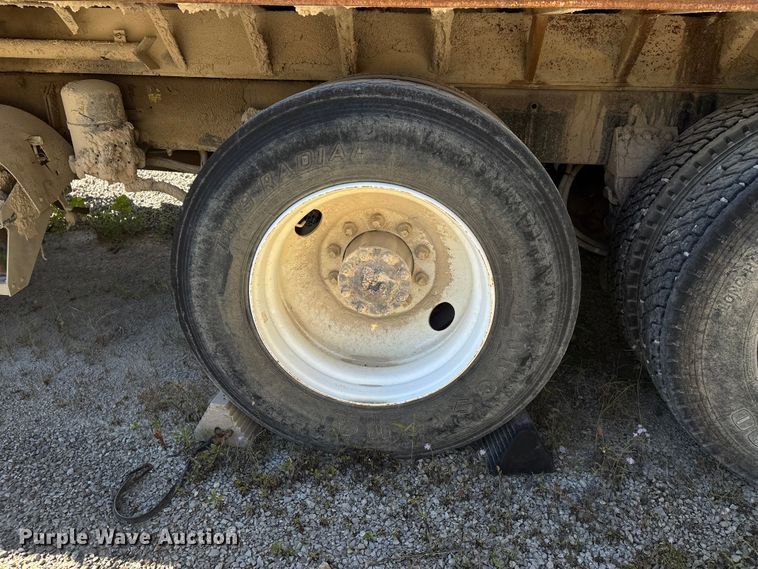 image for item DU1413 1988 Freightliner FLC dump truck