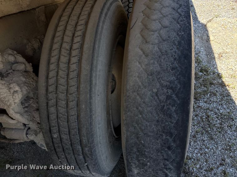 image for item DU1413 1988 Freightliner FLC dump truck