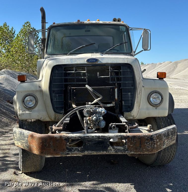 image for item DU1414 1985 Ford 9000 water truck