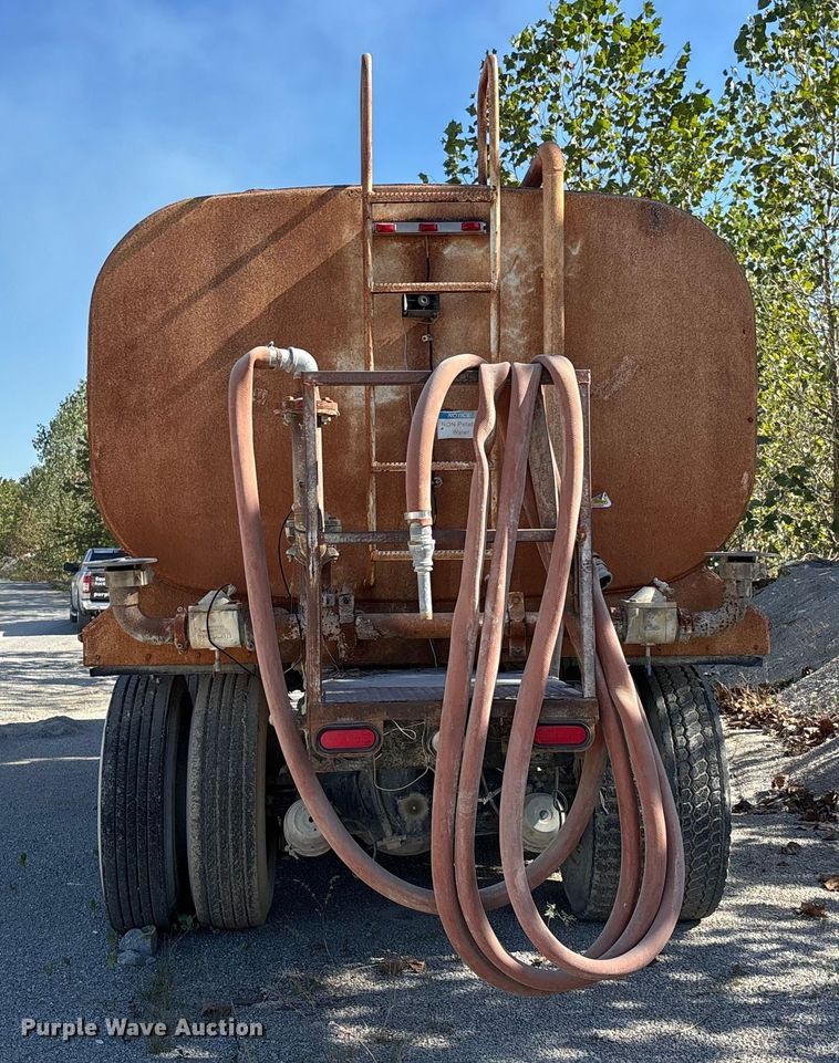 image for item DU1414 1985 Ford 9000 water truck