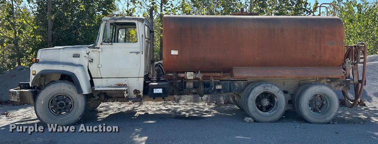 image for item DU1414 1985 Ford 9000 water truck