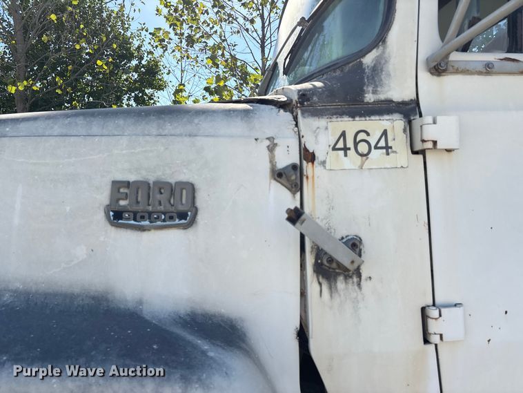 image for item DU1414 1985 Ford 9000 water truck