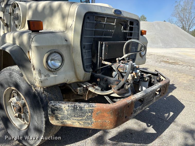 image for item DU1414 1985 Ford 9000 water truck