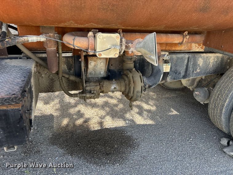 image for item DU1414 1985 Ford 9000 water truck