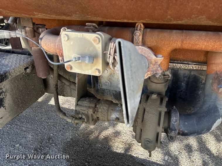 image for item DU1414 1985 Ford 9000 water truck